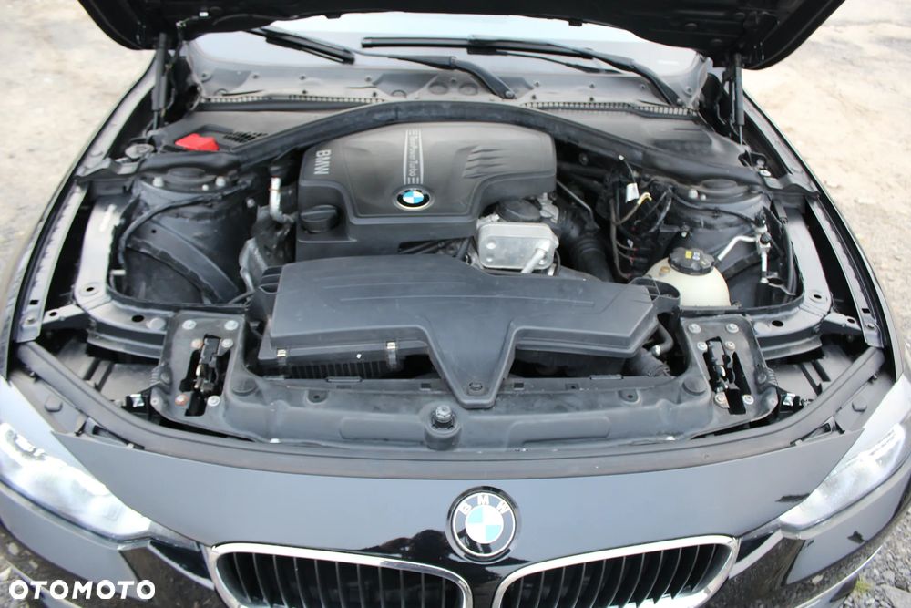 BMW Seria 3 320i - 17