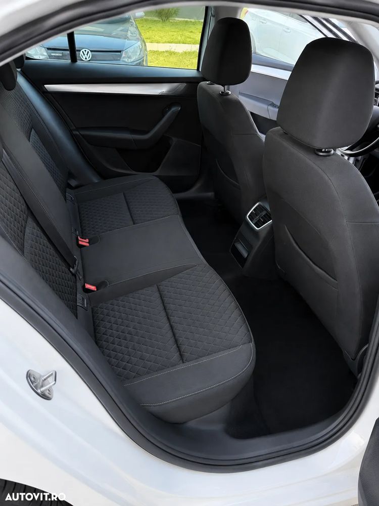 Skoda Octavia 1.6 TDI DSG Ambition - 8