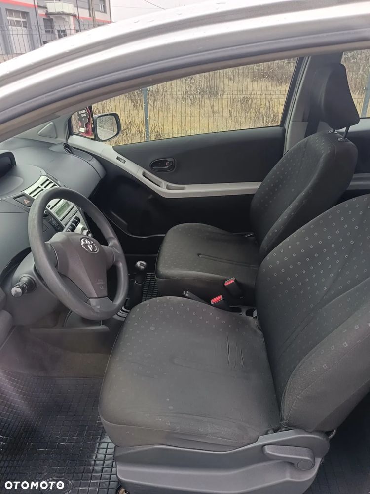 Toyota Yaris 1.3 Sol - 5