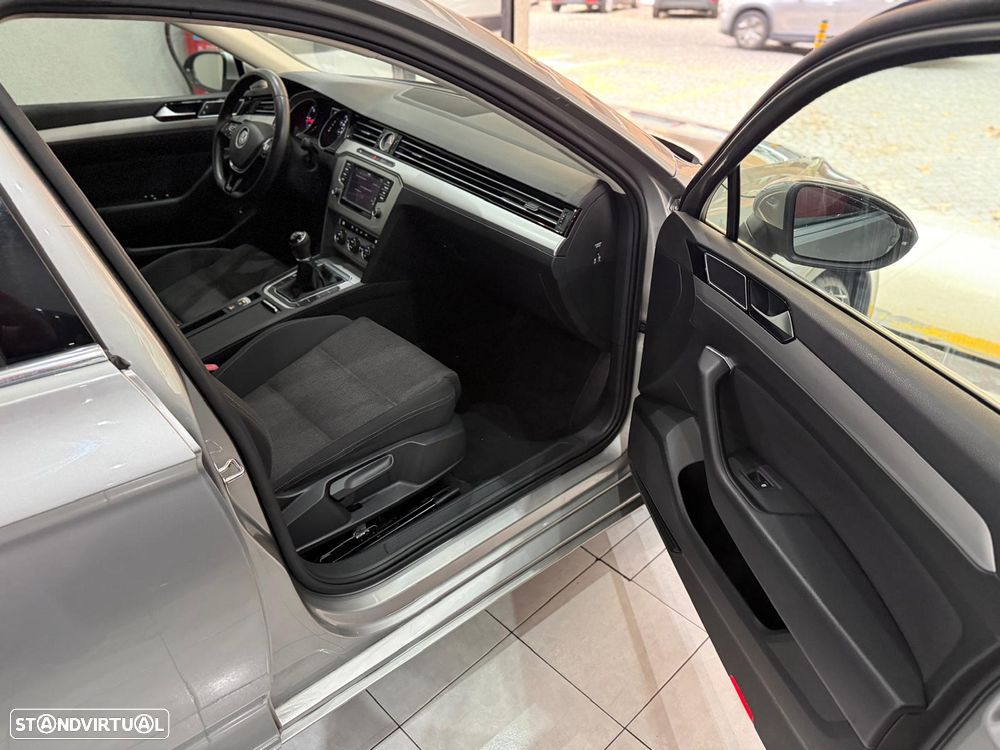 VW Passat Variant 1.6 TDI BlueMotion - 22
