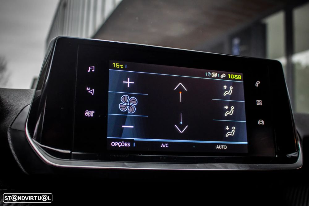 Peugeot e-2008 Allure - 40