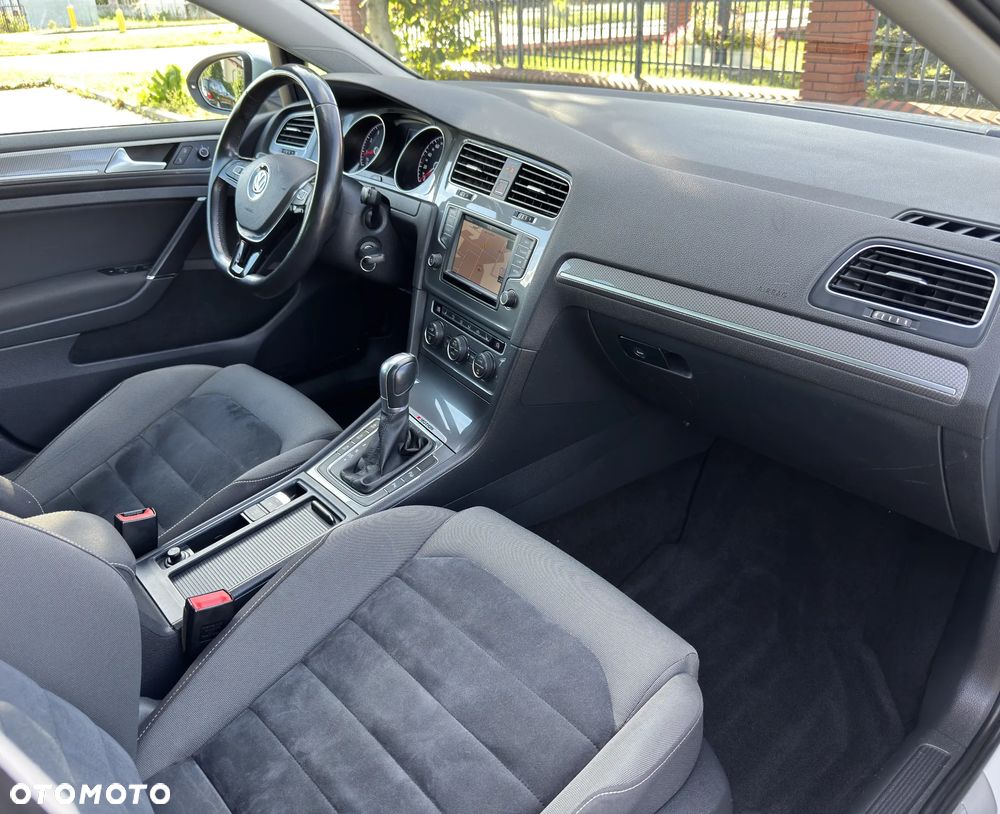 Volkswagen Golf - 34