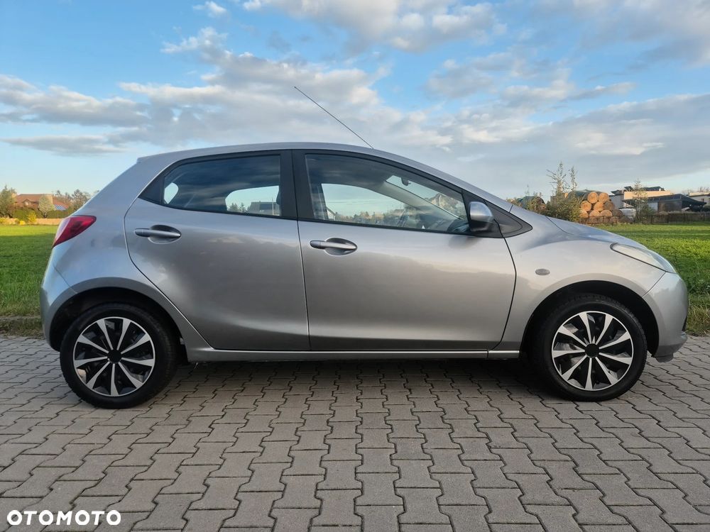 Mazda 2 2009 photo 5