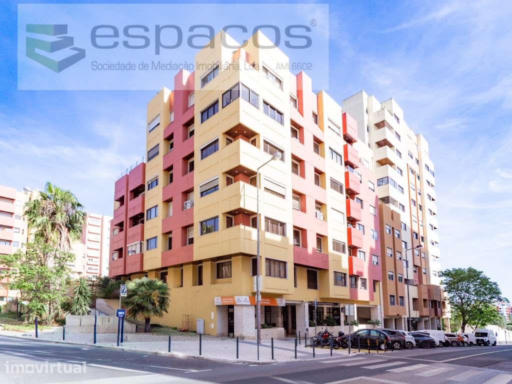 T3 Telheiras- mobilado c/ 2 lugares de garagem