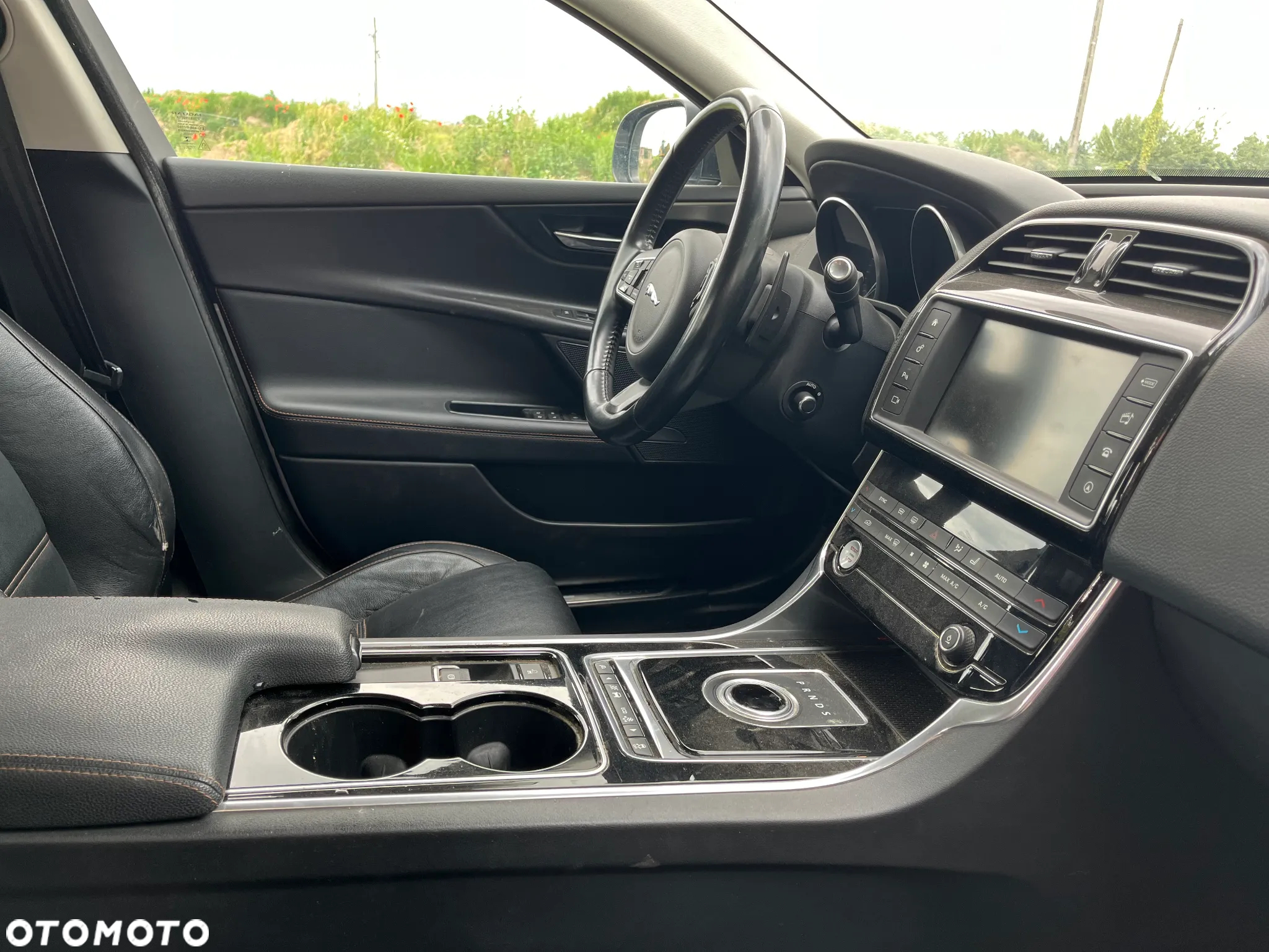 Jaguar XE 2.0 T R-Sport - 21
