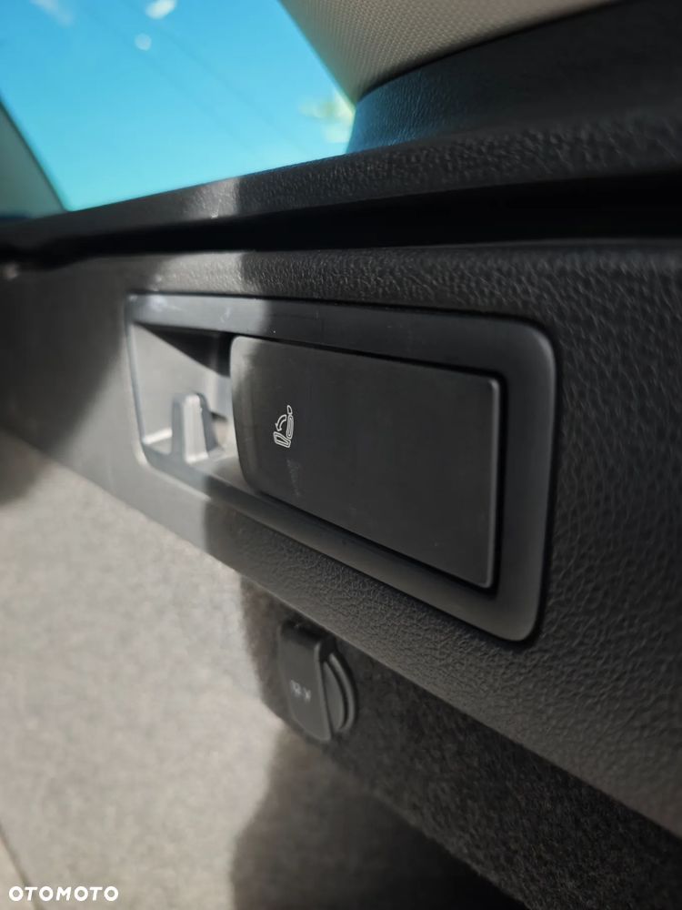 Volkswagen Passat Variant 2.0 TSI Business DSG - 17