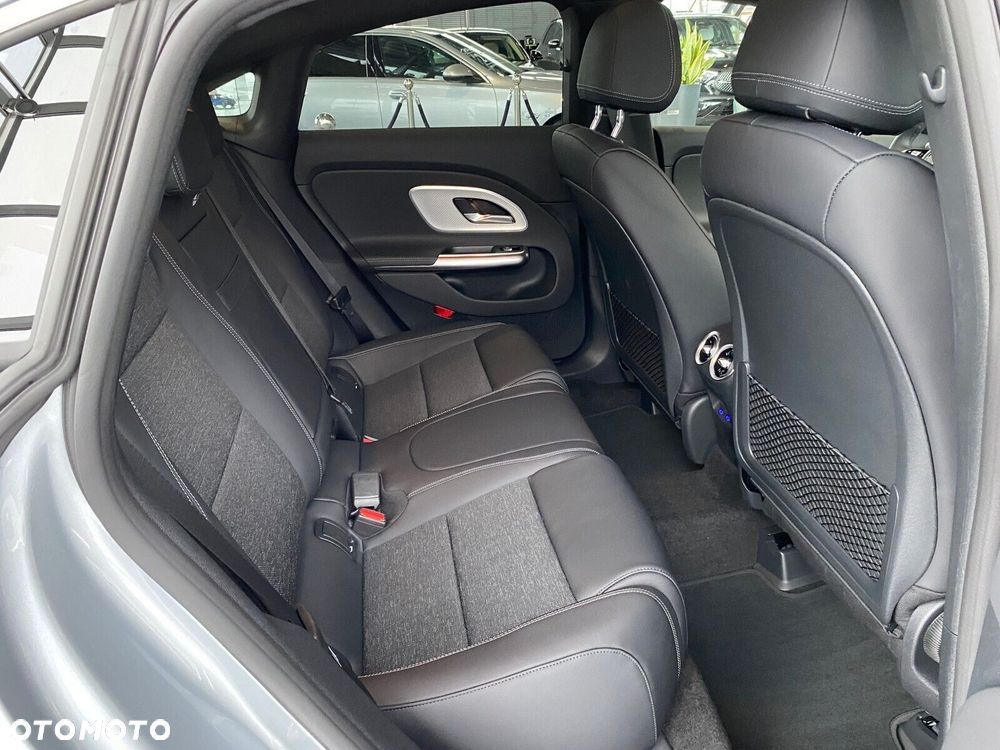 Mercedes-Benz CLA - 24