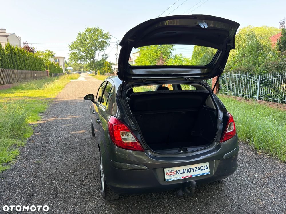 Opel Corsa 1.2 16V Cosmo - 28