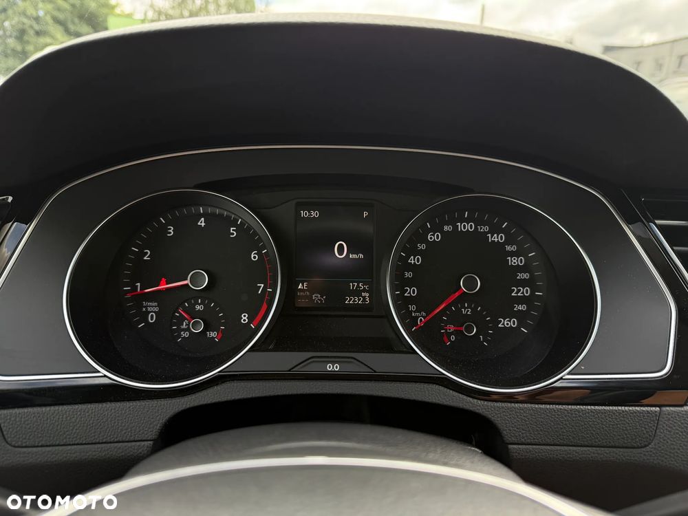 Volkswagen Passat - 17
