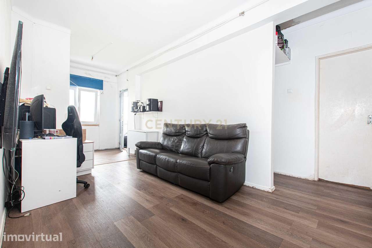 Apartamento T1 Próximo ao Metro da Reboleira - Grande imagem: 2/19