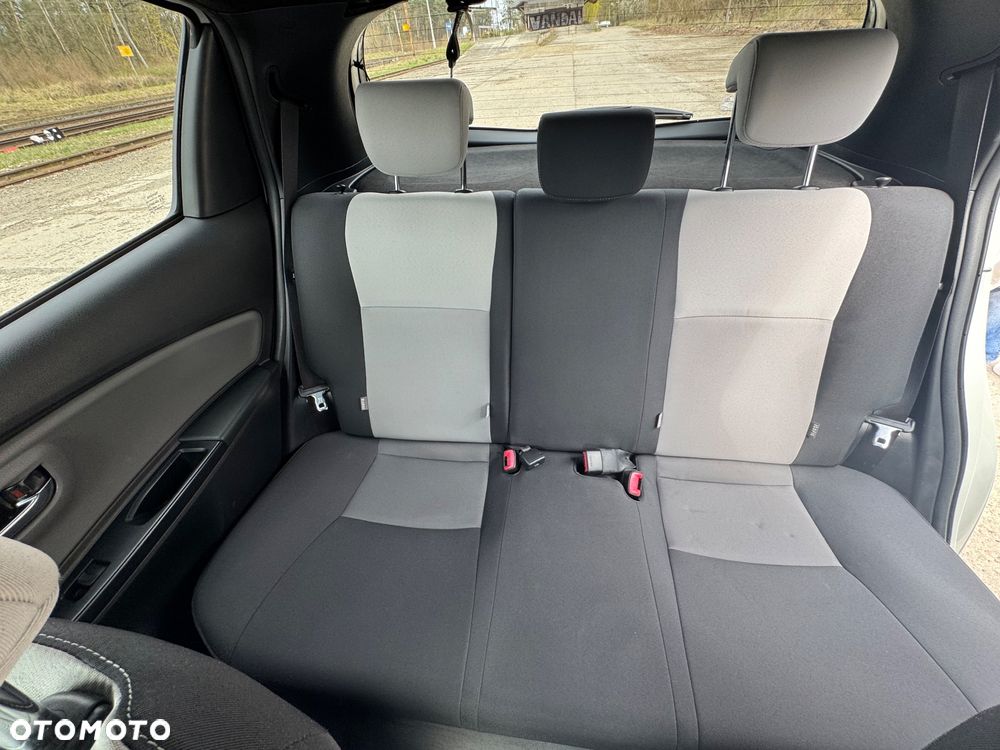 Toyota Yaris - 12