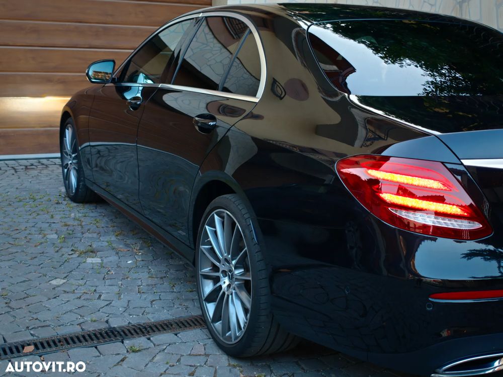 Mercedes-Benz E 220 d 4MATIC Aut. - 4