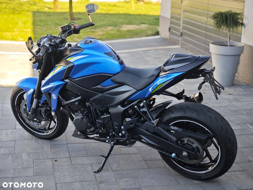 Suzuki GSX - 26
