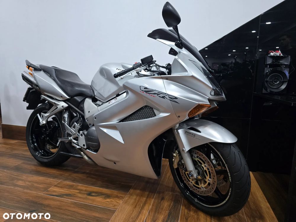 Honda VFR - 2