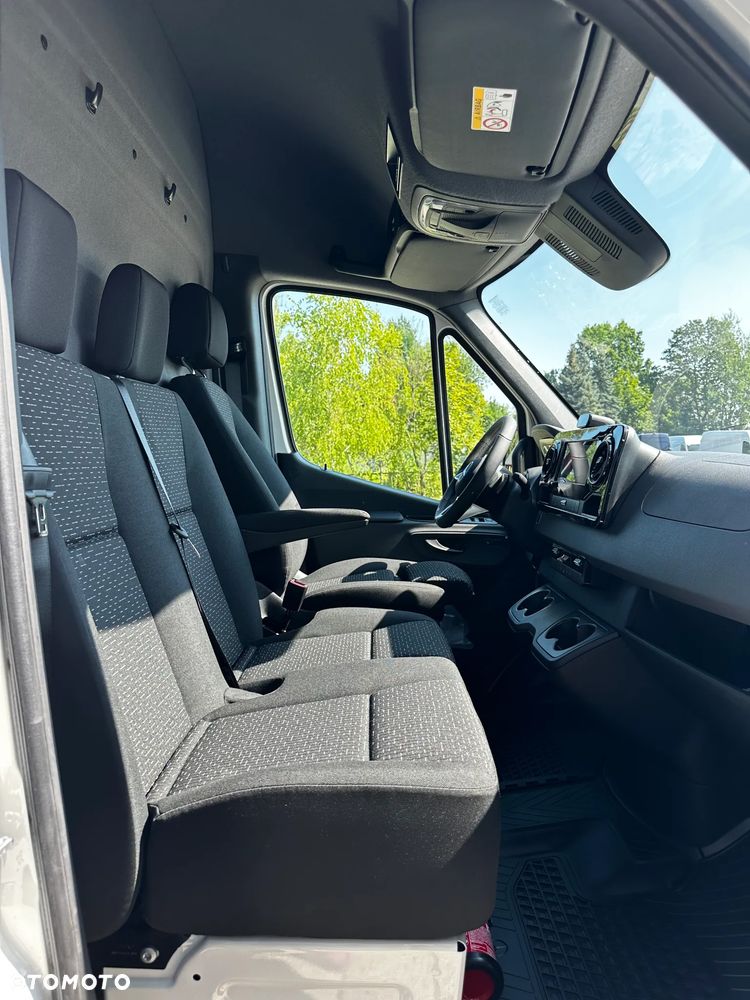 Mercedes-Benz Sprinter - 28