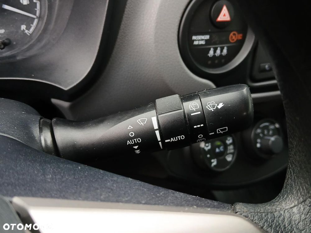 Toyota Yaris - 25