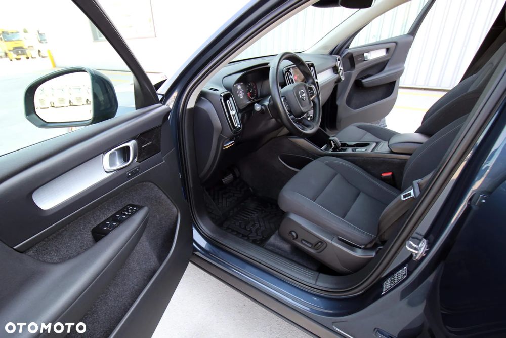 Volvo XC 40 T3 Momentum Pro - 34