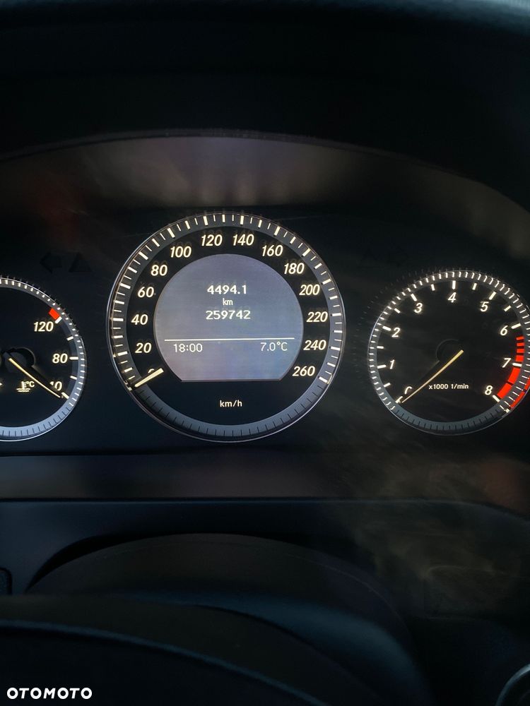 Mercedes-Benz Klasa C 180 Kompressor BlueEFFICIENCY - 10