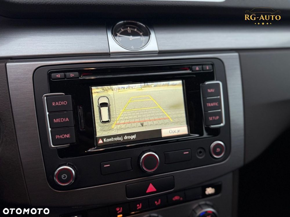 Volkswagen Passat - 17