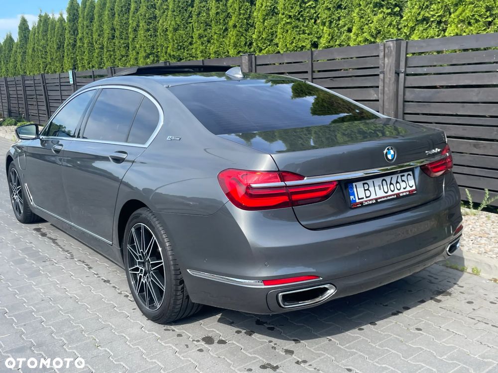 BMW Seria 7 740Le iPerformance - 13