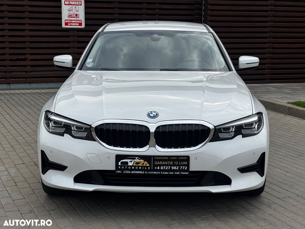 BMW Seria 3 330e Aut. Luxury Line - 2