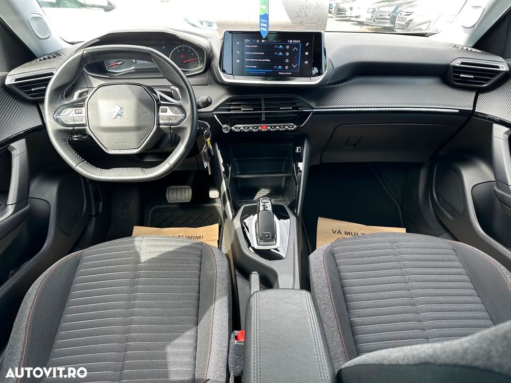 Peugeot 2008 - 8