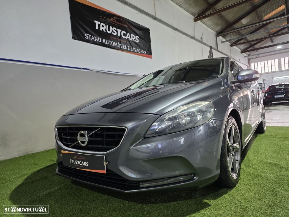 Volvo V40 1.6 D2 Eco Momentum - 1