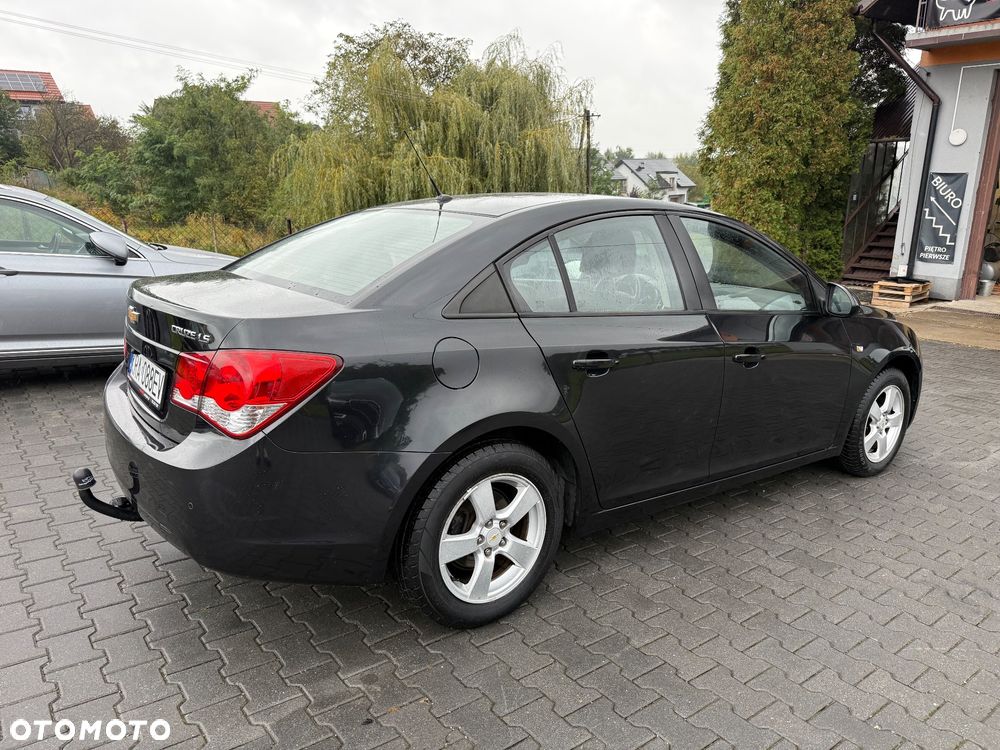 Chevrolet Cruze 1.8 LS+ - 5