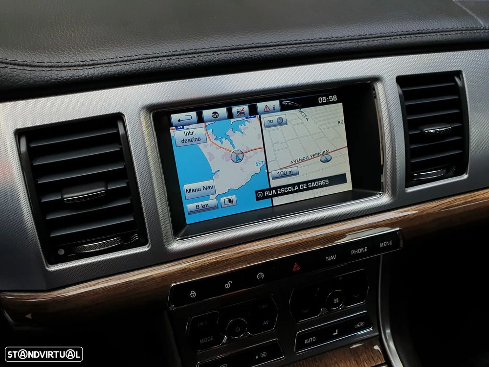 Jaguar XF Sportbrake 2.2 D Premium Luxury - 11