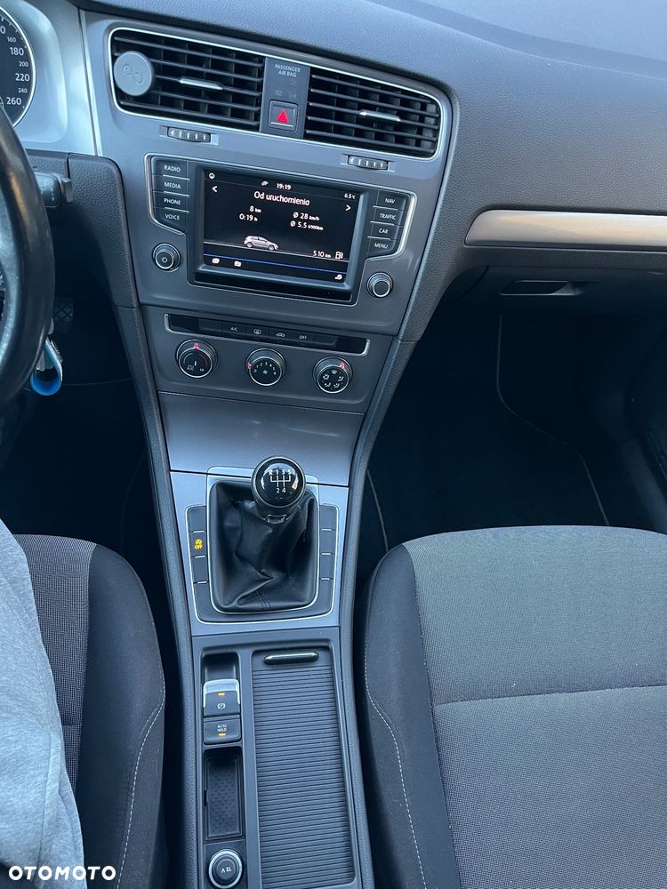 Volkswagen Golf 1.6 TDI BlueMotion Comfortline - 26