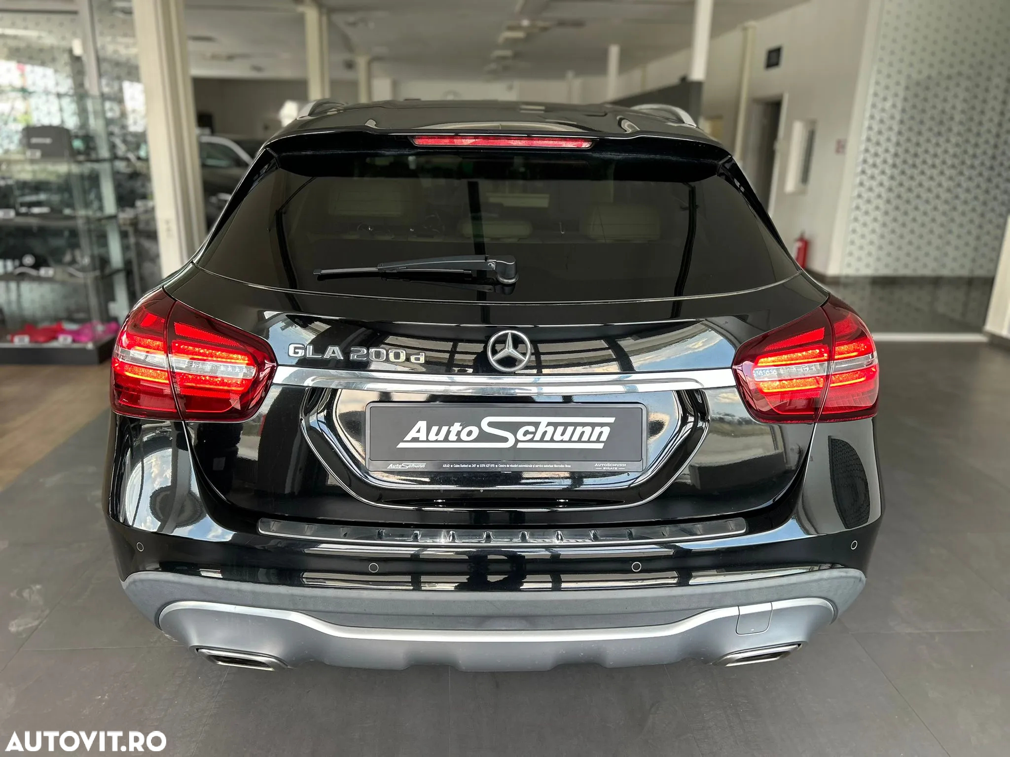 Mercedes-Benz GLA 200 d 7G-DCT Urban - 8
