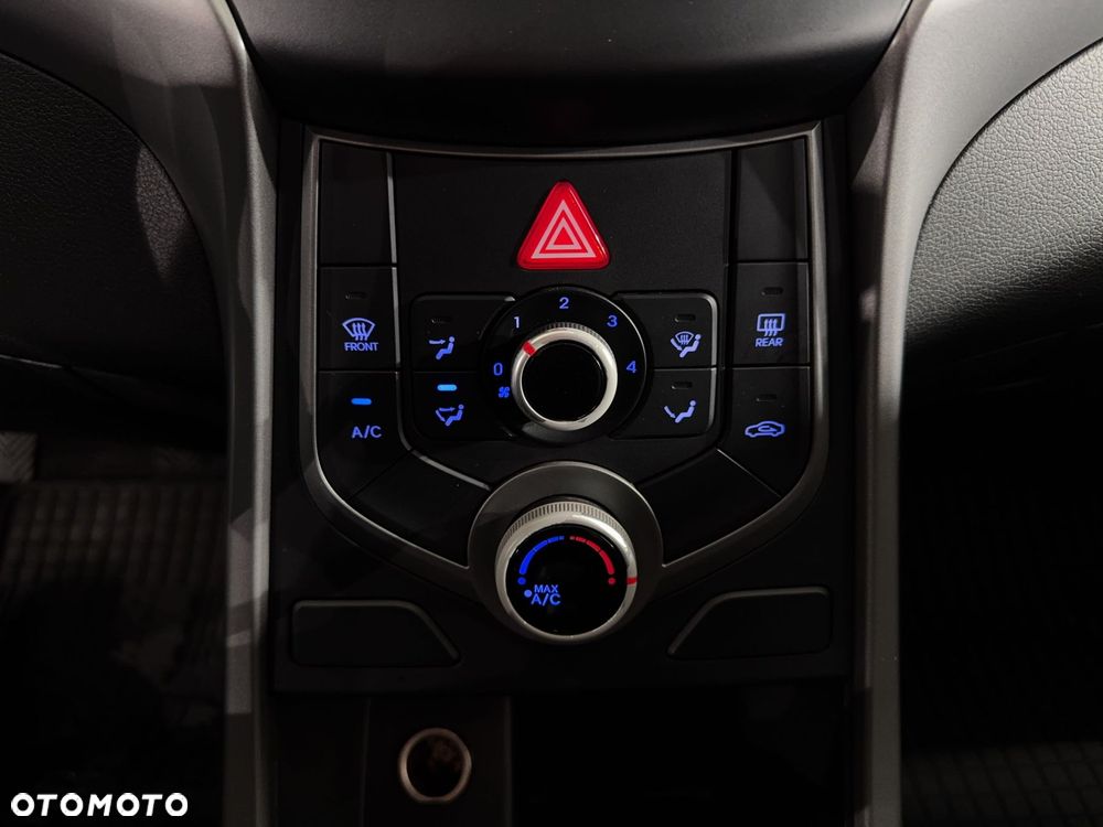 Hyundai Elantra - 22