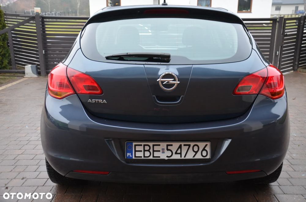 Opel Astra 1.6 150 Jahre - 8