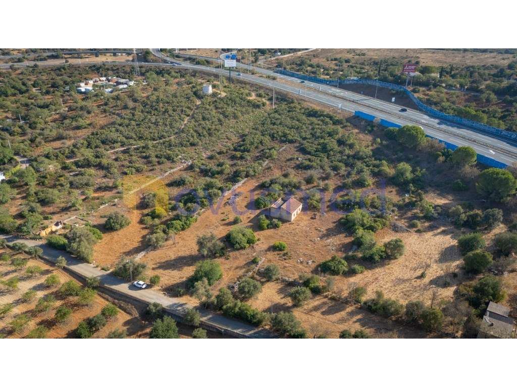 Moradia térrea para reabilitar na Centeeira, Paderne - Albufeira, N... - Grande imagem: 3/45