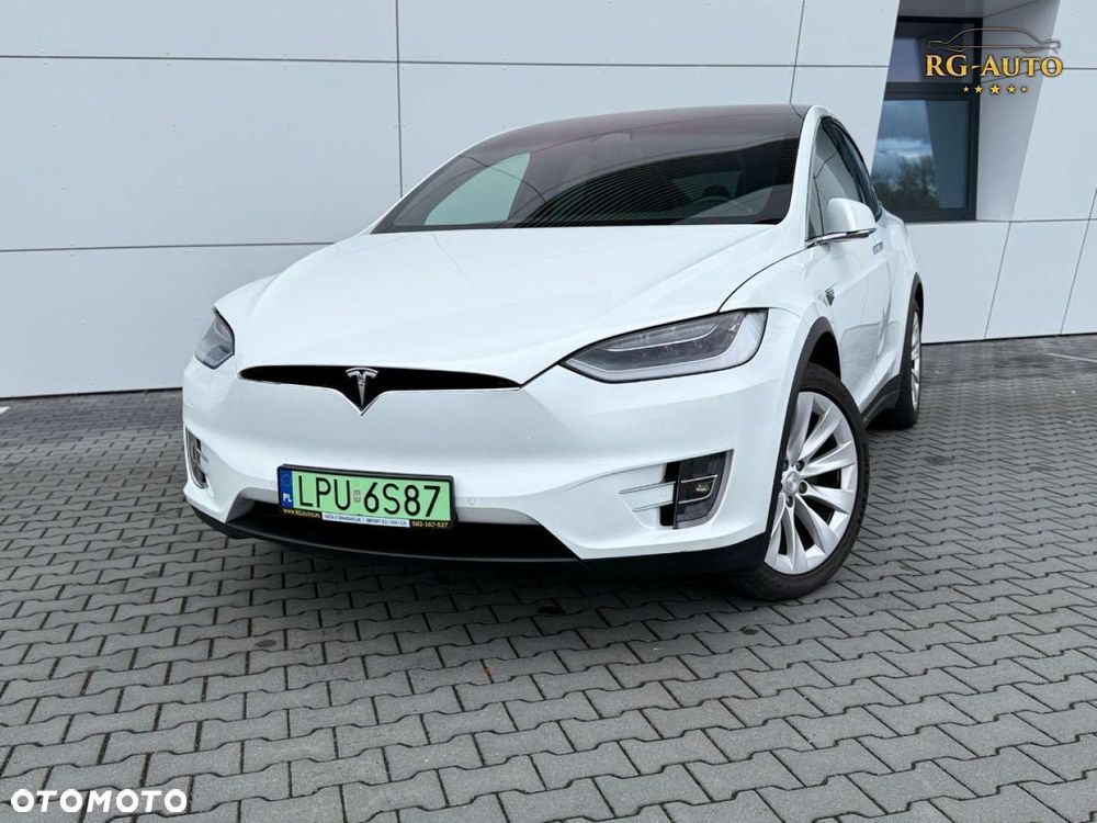 Tesla Model X - 21