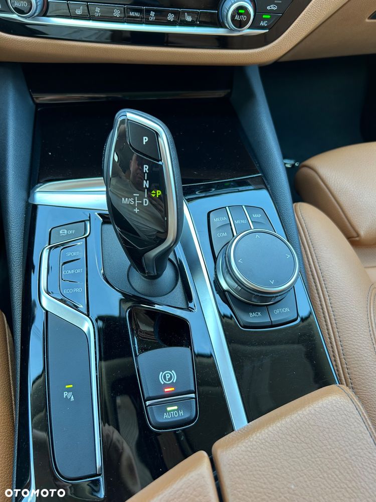 BMW Seria 5 520d - 27