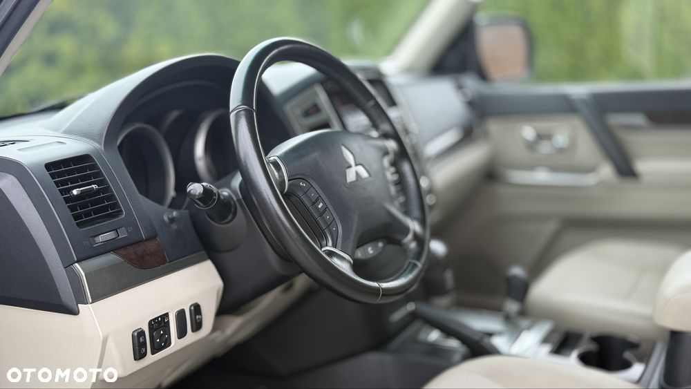 Mitsubishi Pajero - 7