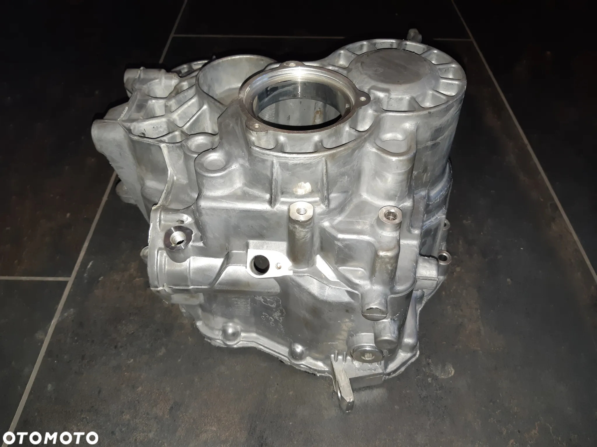 OBUDOWA SKRZYNI BIEGÓW VW Tiguan 2.0TDI 4X4 SBE 0A6301104H - 3