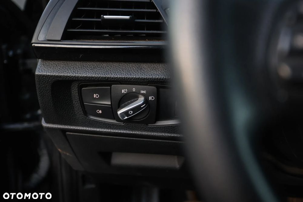 BMW Seria 1 118d - 32