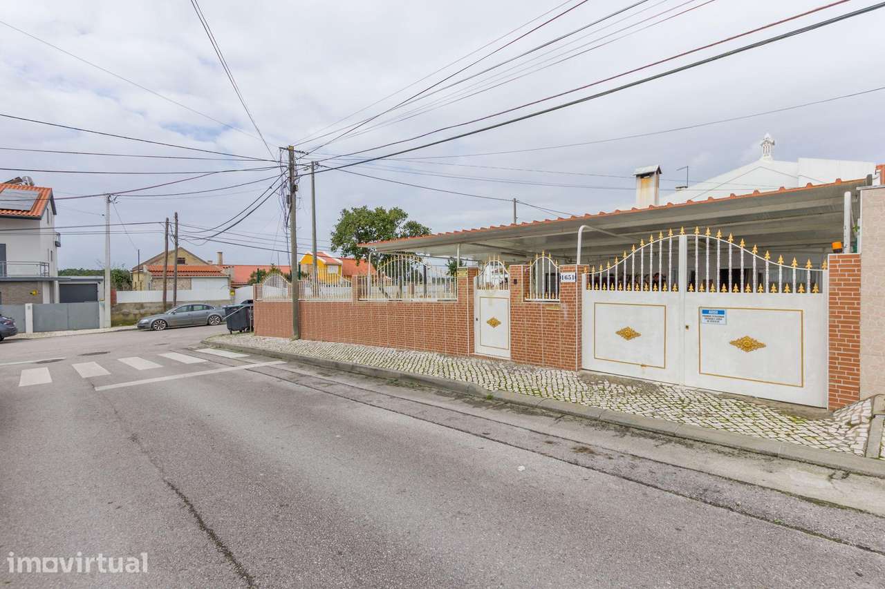 Moradia isolada  de gaveto com  5 assoalhadas num lote de 426 m2 na Qu - Grande imagem: 2/29