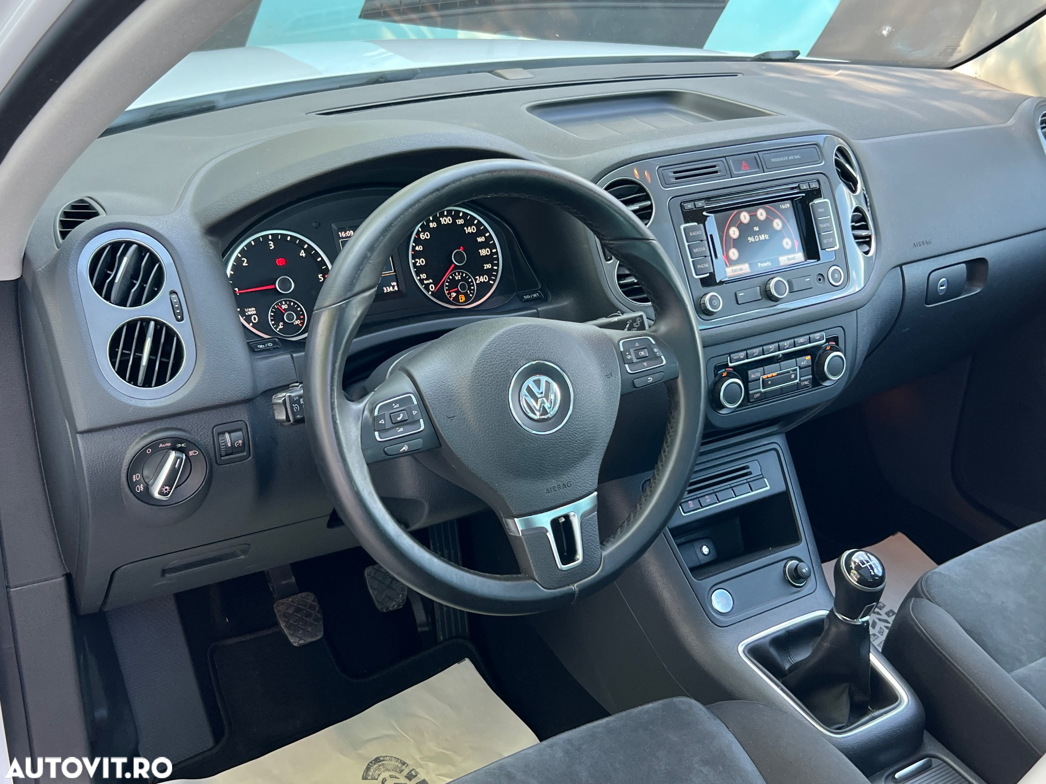 Volkswagen Tiguan 2.0 TDI BMT Sport & Style - 10
