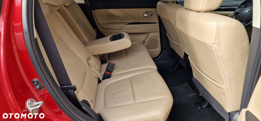 Mitsubishi Outlander 2.0 Instyle Navi 4WD CVT - 25