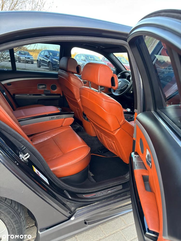 BMW Seria 7 750i - 8