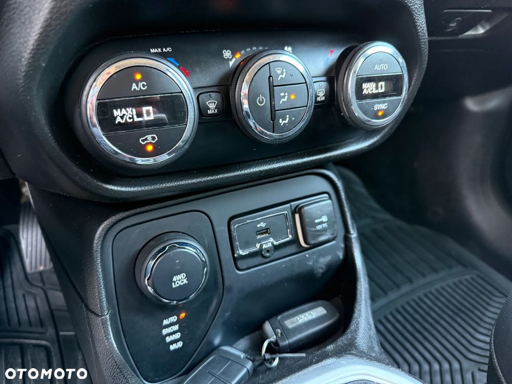 Jeep Renegade 1.4 MultiAir Limited FWD S&S - 23