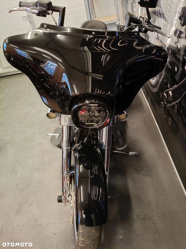 Harley-Davidson Touring Street Glide - 30