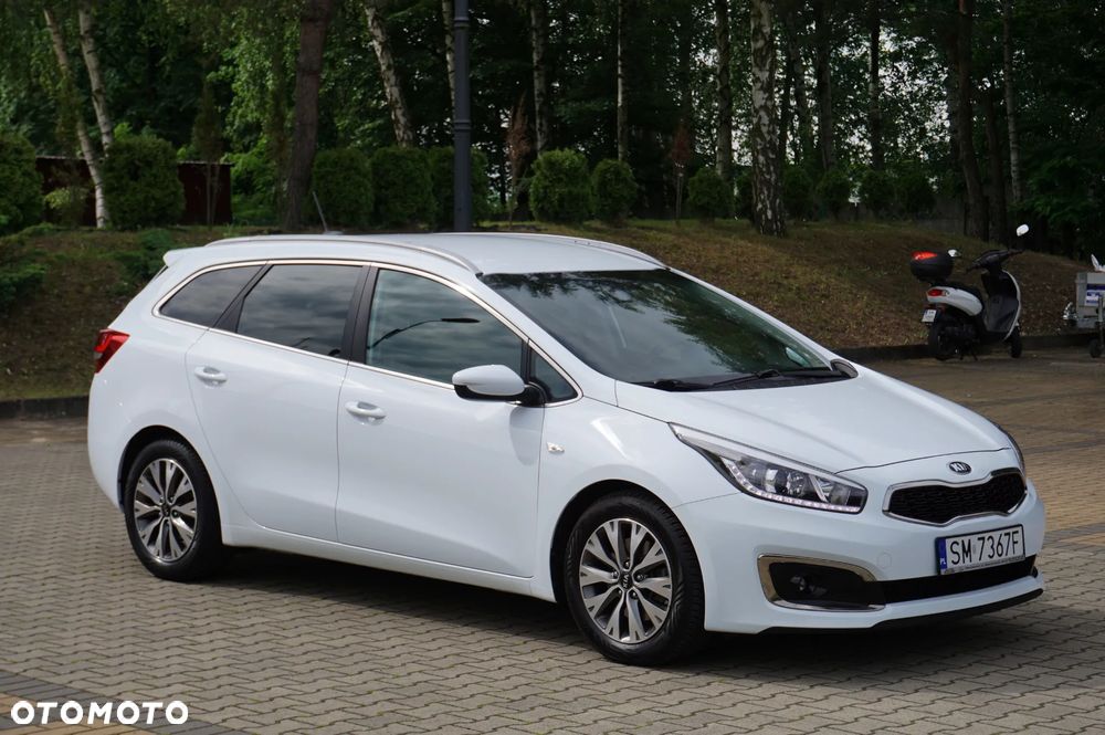 Kia Ceed 1.6 GDI Dream Team Edition - 6