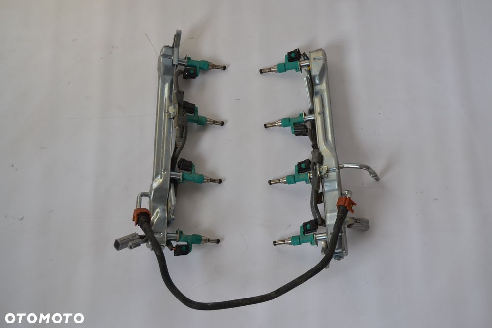 Lexus LC 500 listwy wtryskowe 82127-24010C / 82126-24010C-1 - 1