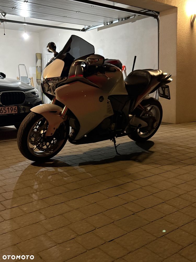 Honda VFR - 29