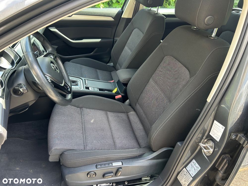 Volkswagen Passat 2.0 TDI (BlueMotion Technology) DSG Comfortline - 24