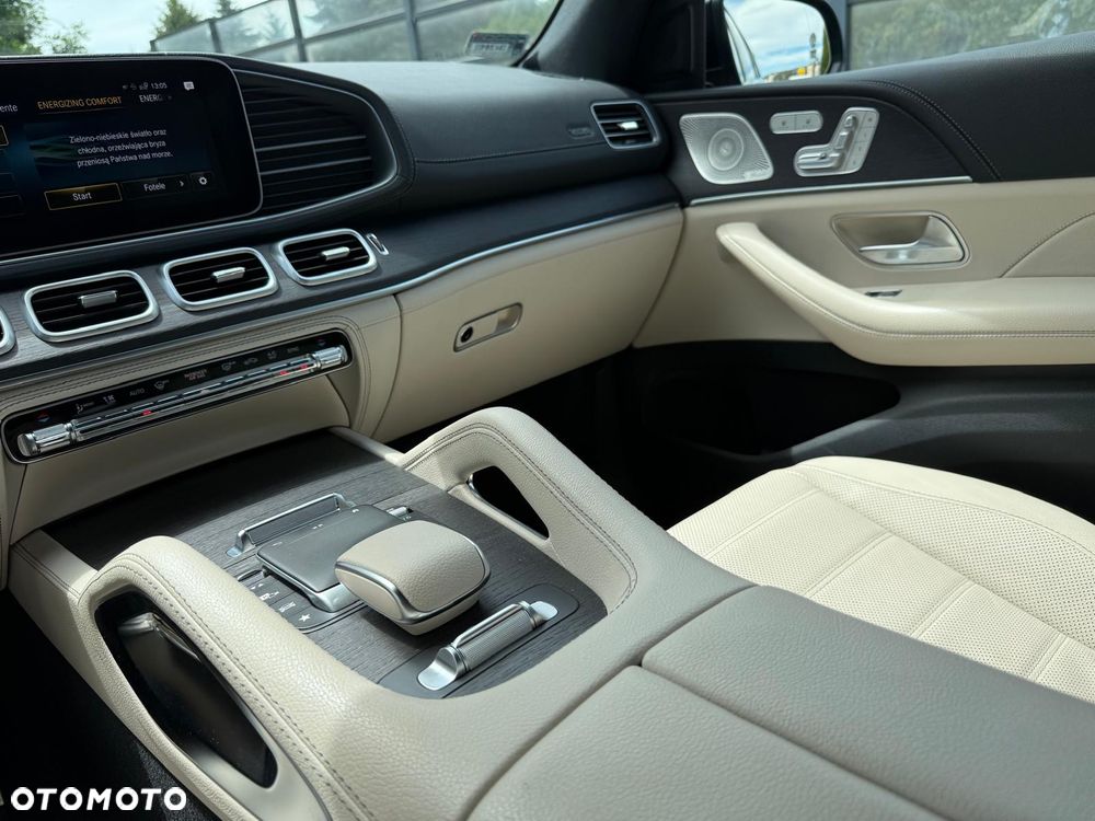 Mercedes-Benz GLS - 23